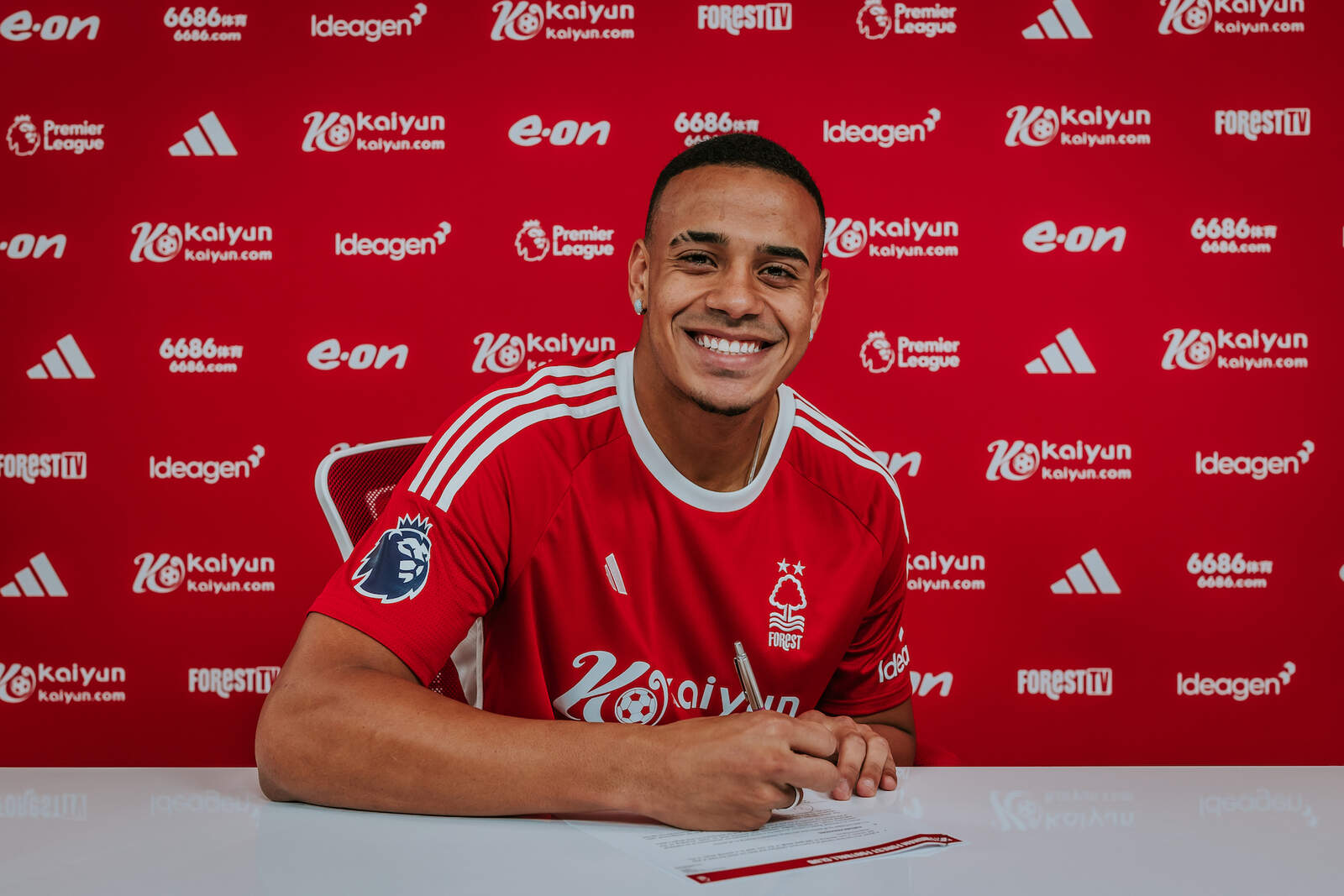 El Forest, tajante sobre Murillo. | Fuente: (Nottingham Forest)