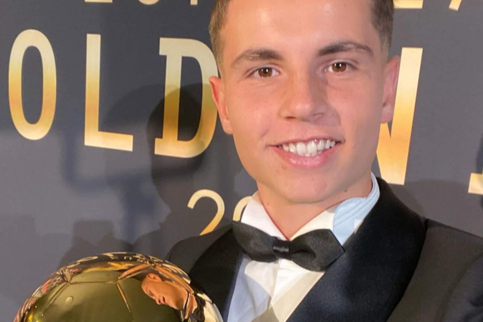 Mouzakitis con el Golden Boy Web
