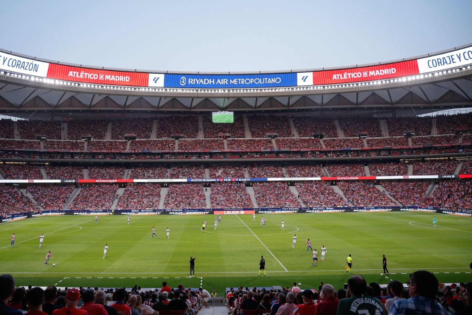 El Metropolitano se prepara para otro llenazo | (Fuente: Canva y @Atleti)