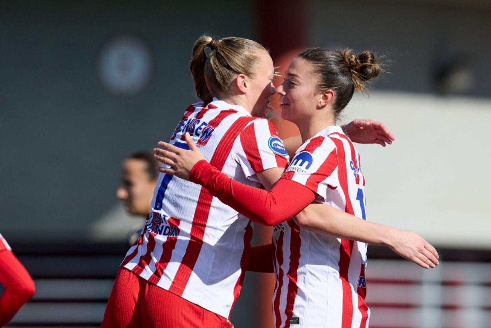 Las rojiblancas llegan con ganas de dar un golpe de efecto | (Fuente @AtletiFemenino y Canva)