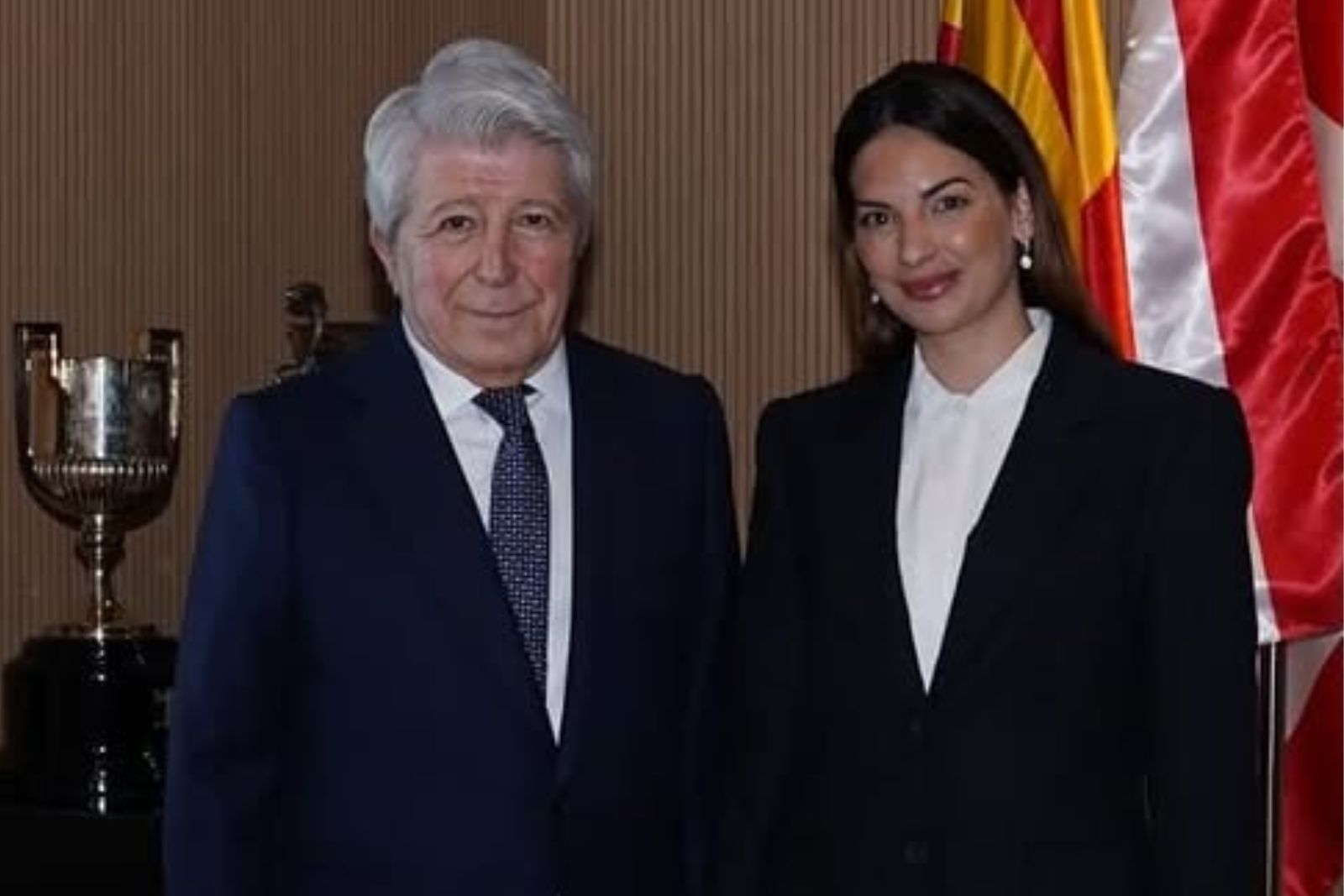 El presidente junto a Beatriz Espejel | Fuente @Atleti