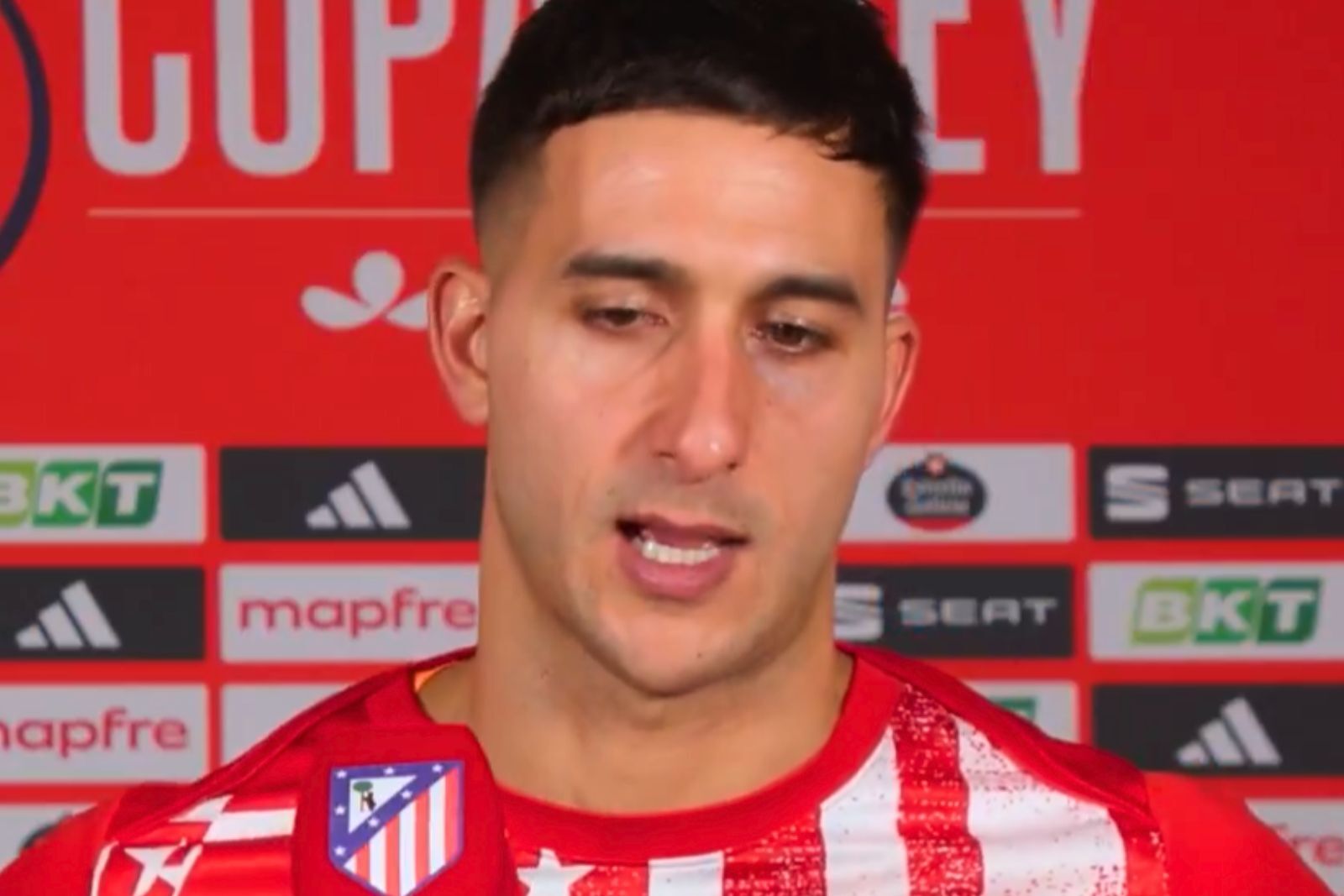 Musso ante los medios | Fuente @Atleti