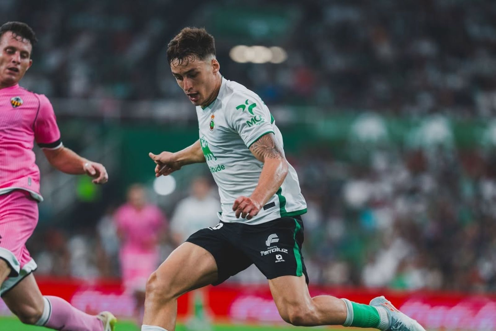 Salinas jugando ante el Castellón. | Fuente: (@jorgesaliiinas)