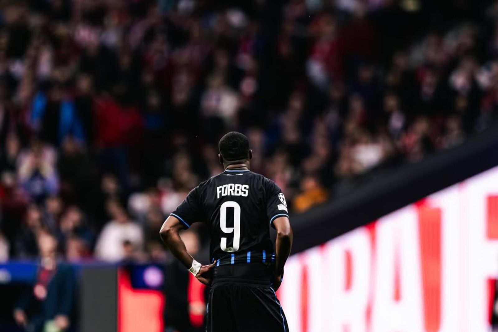 El "9" del Brujas ante el Atleti en Champions. | Fuente: (@carlos.forbs)