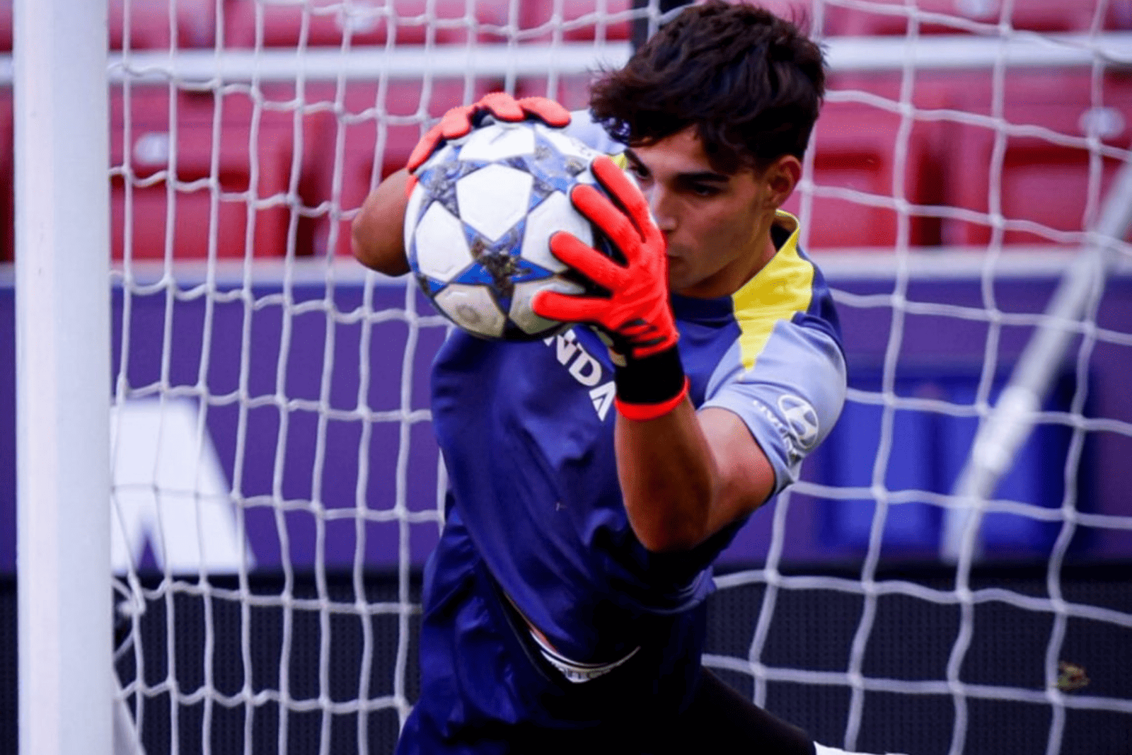 Olarieta entrenó con el primer equipo antes del Tottenham | Fuente (@jsancris_)