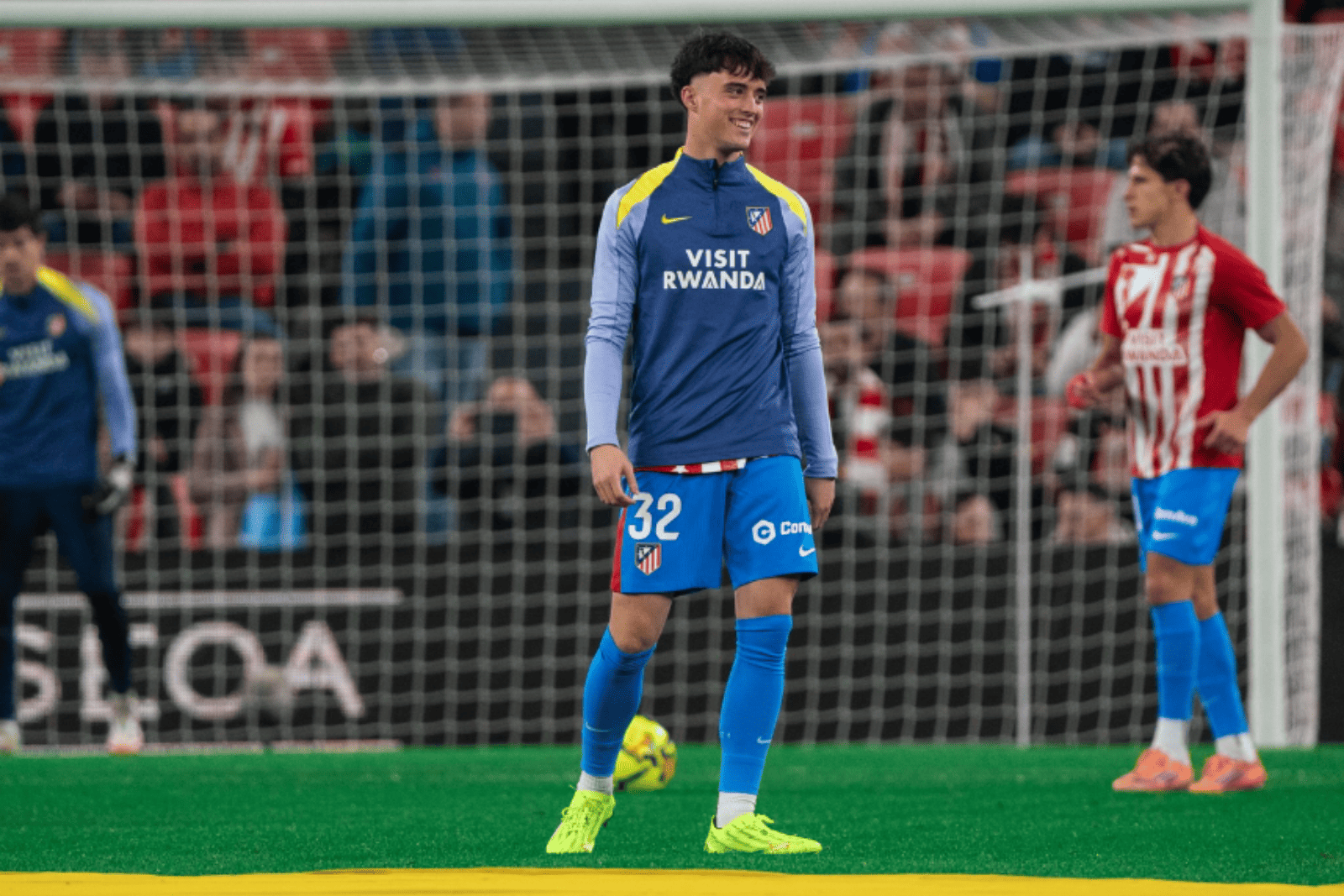 Boñar entrenando con el primer equipo | Fuente (@javier_6bf)