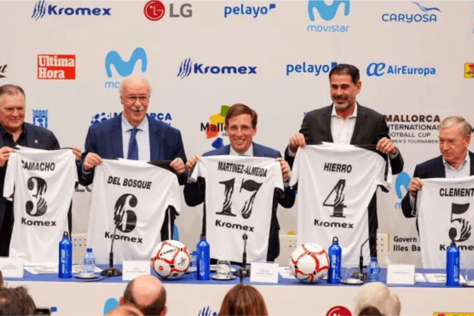 Almeida junto a cuatro exseleccionadores en la presentación del campus de la Academia de Fútbol Vicente del Bosque | Fuente (Radio Marca)