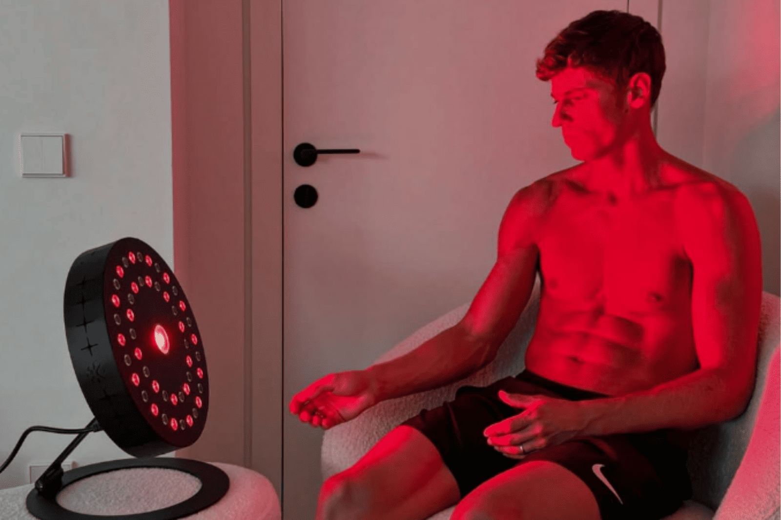 Marcos Llorente tomando luz roja | Fuente (@marcosllorente)