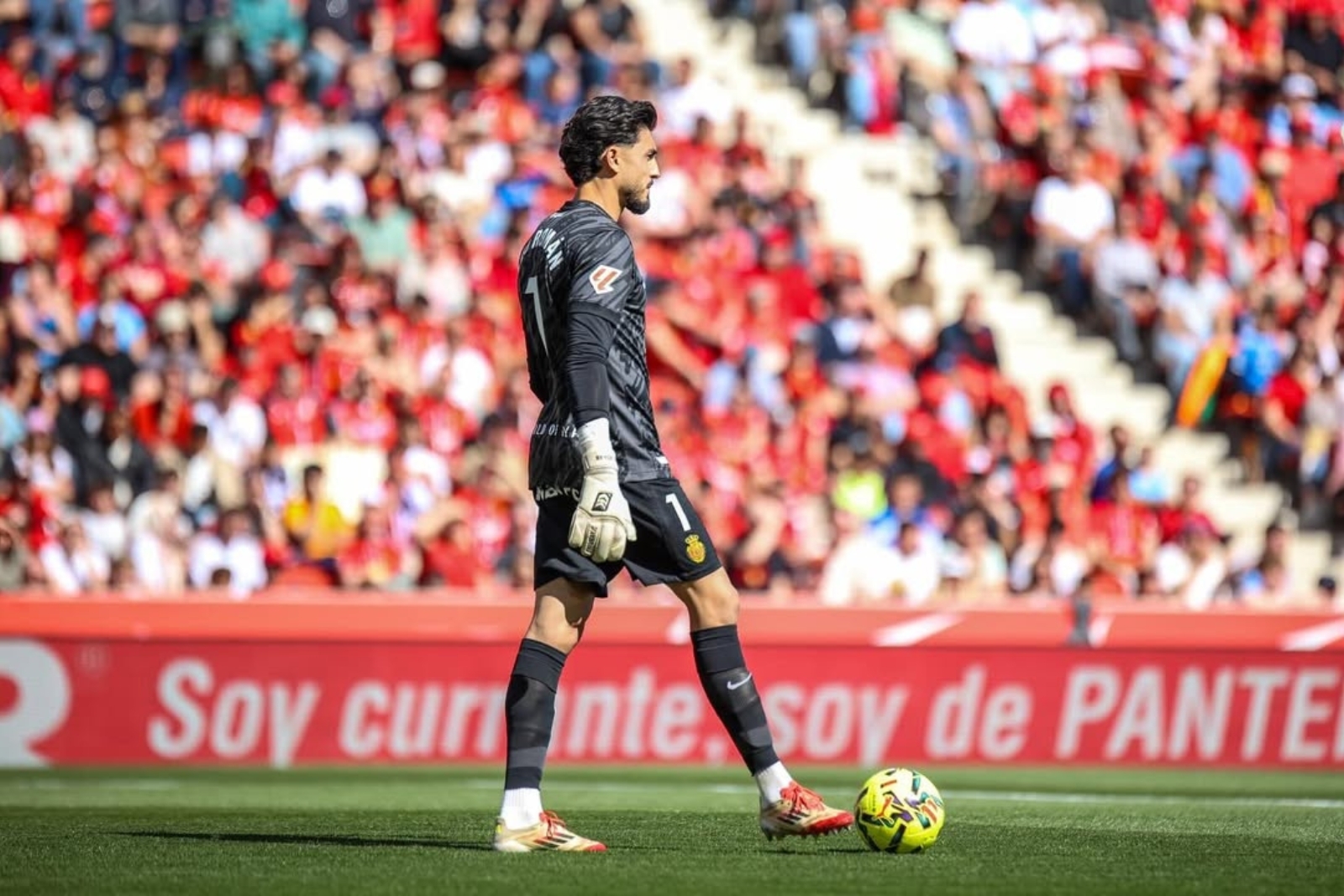 El guardameta bermellón, en la reciente victoria de su equipo ante el Real Madrid | Fuente: (@leo_rr0)