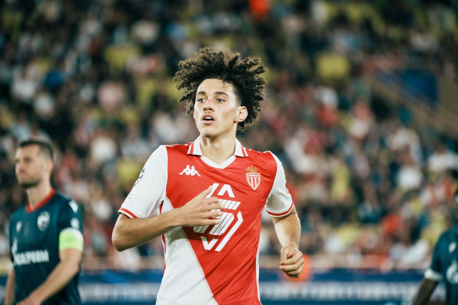 Akliouche durante un partido: AS Mónaco X