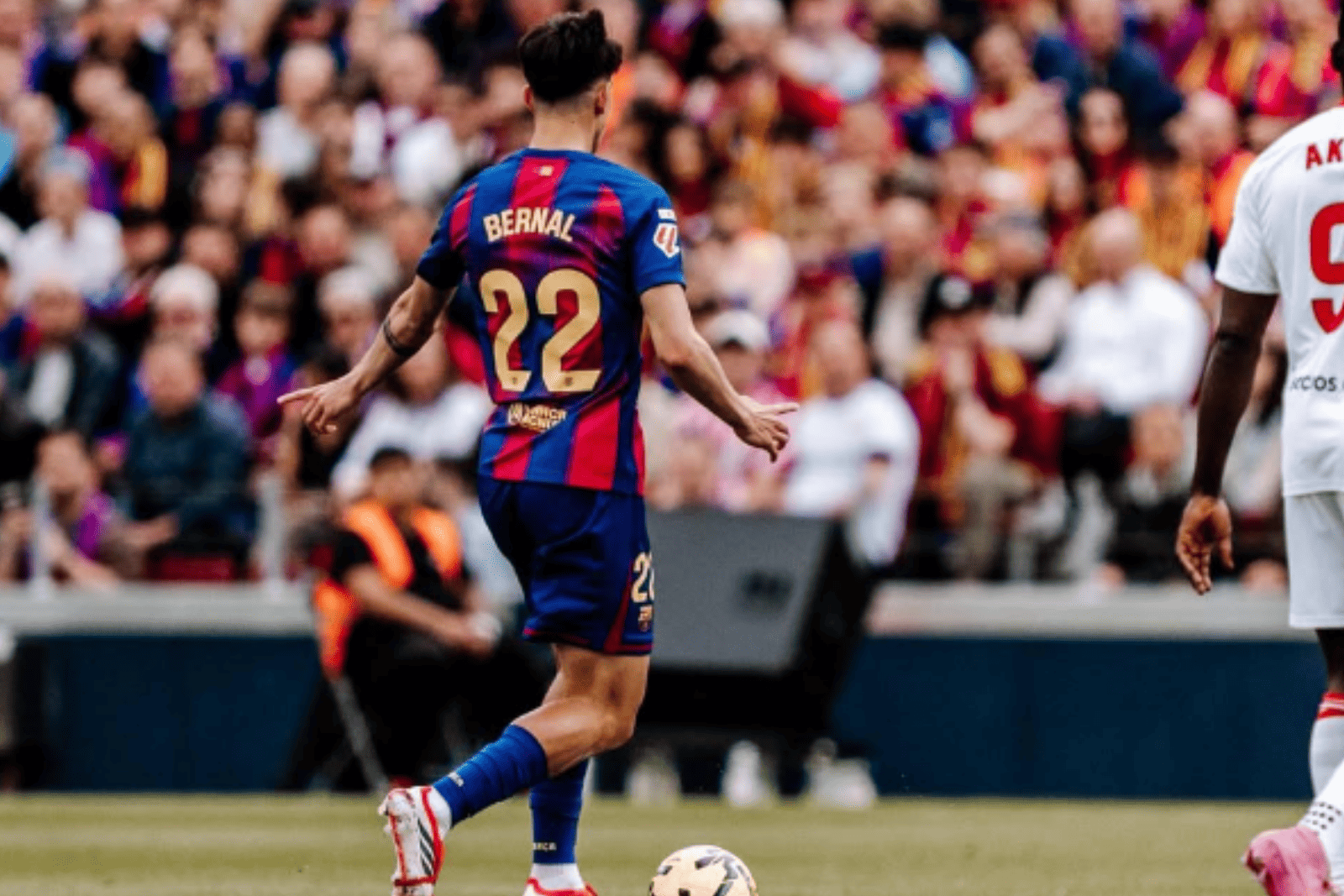 Bernal en un partido con el FC Barcelona | Fuente (@marcbernal)