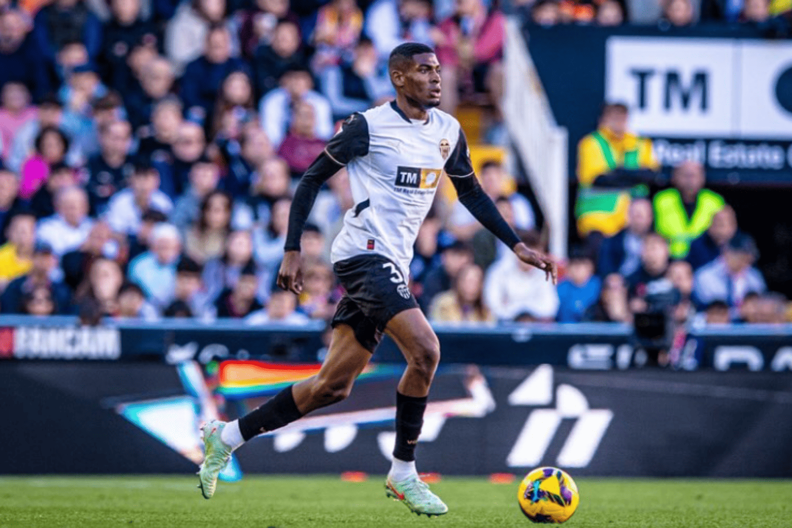 Mosquera en su etapa en el Valencia | Fuente (@crismosquera4)