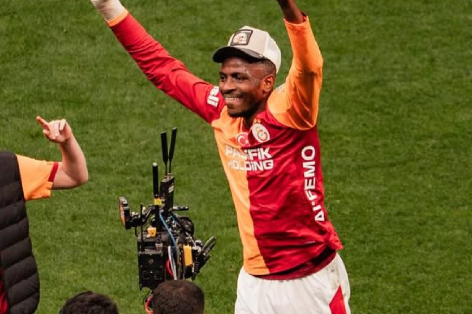 El Chelsea puja fuerte por el ariete africano | Fuente: (@victorosimhen9)