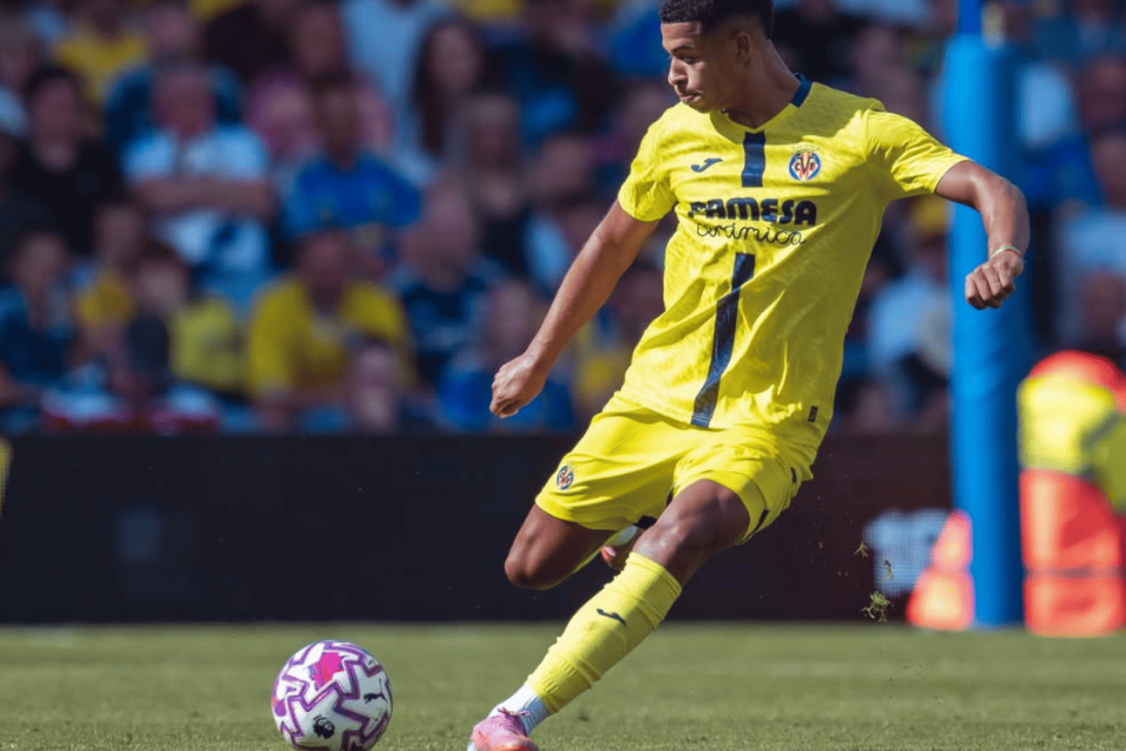 El uruguayo firmó con el Villarreal por cinco temporadas | Fuente (@santi_mou20)