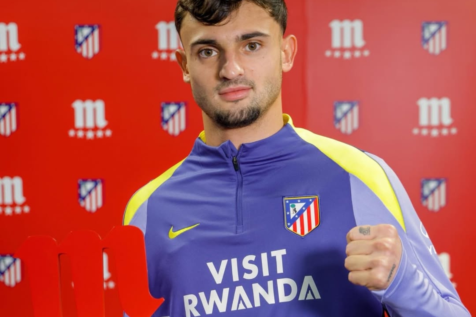 Pubill, tras ser galardonado con el Jugador del Mes | Fuente: (@markus_pubill27)