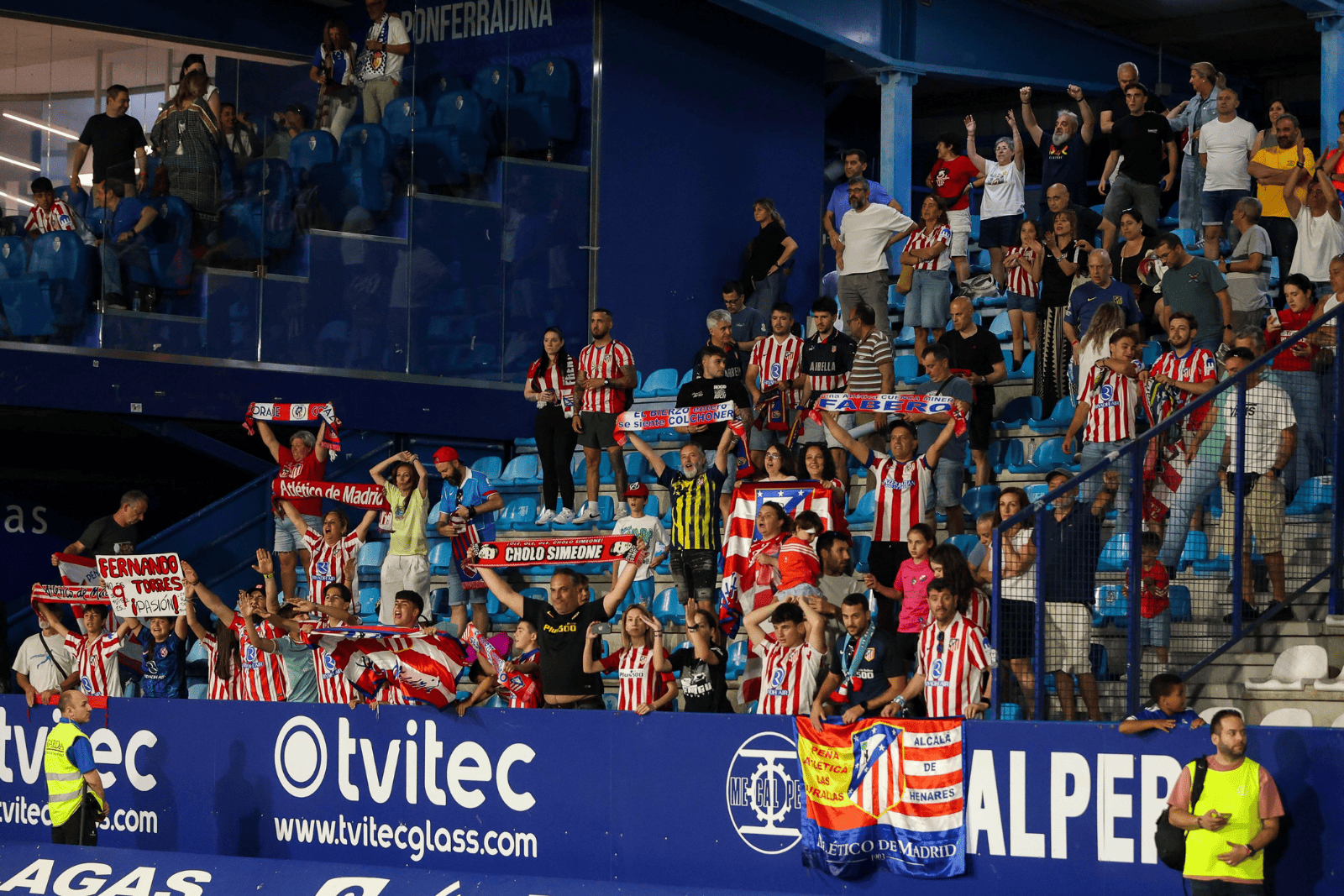 La afición del Atlético estuvo presente en Ponferrada | Fuente (@AtletiAcademia)