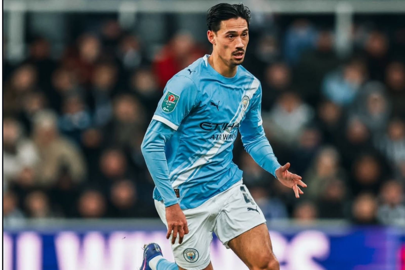 Tijjani Reinders en un partido Fuente Instagram(@Tijjani Reijnders), Canva