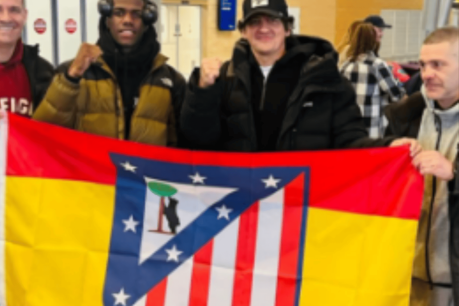 Damián Guinea con la bandera del Atlético de Madrid | Fuente (@dami_guinea)