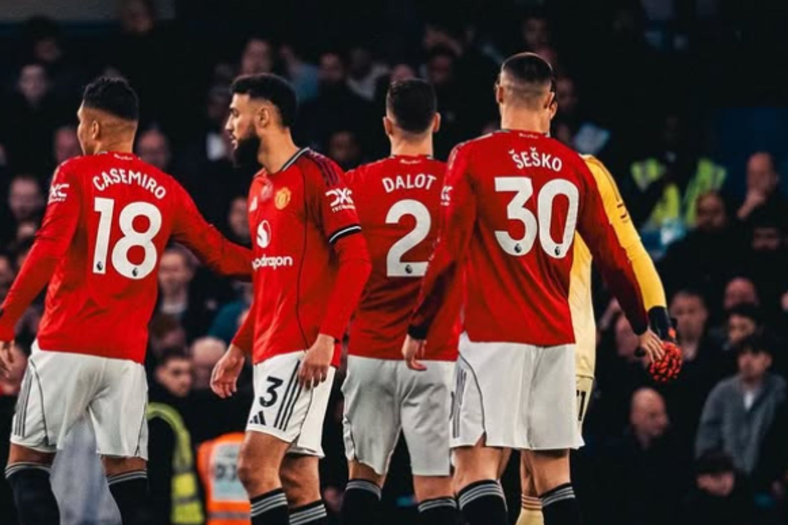 Benjamín Šeško celebrando con el Manchester United Fuente @Benjamin Šeško Canva