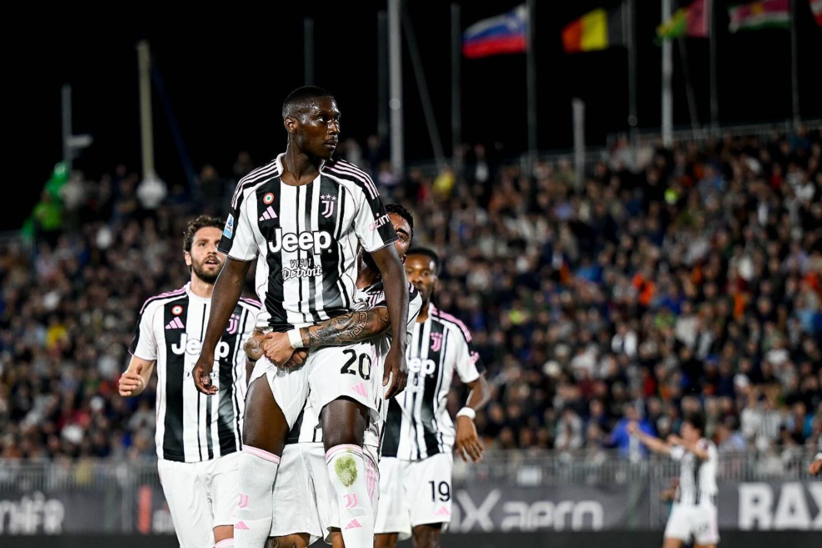 Kolo Muani con la Juventus de Turín Fuente @RKM Canva