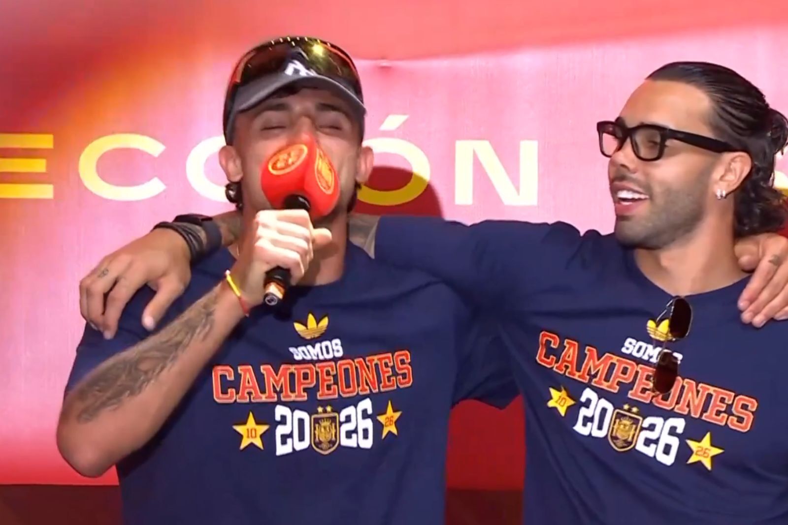 Marc Pubill ya canto Ñengo Flow en la celebración del mundial  Fuente @Roptic Tienda oficial Canva